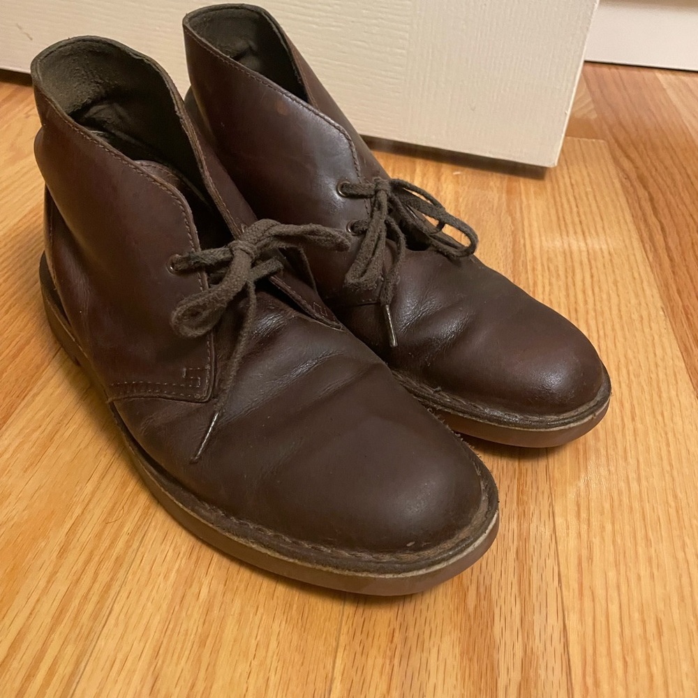 Brown Clarks desert boots size 8.5